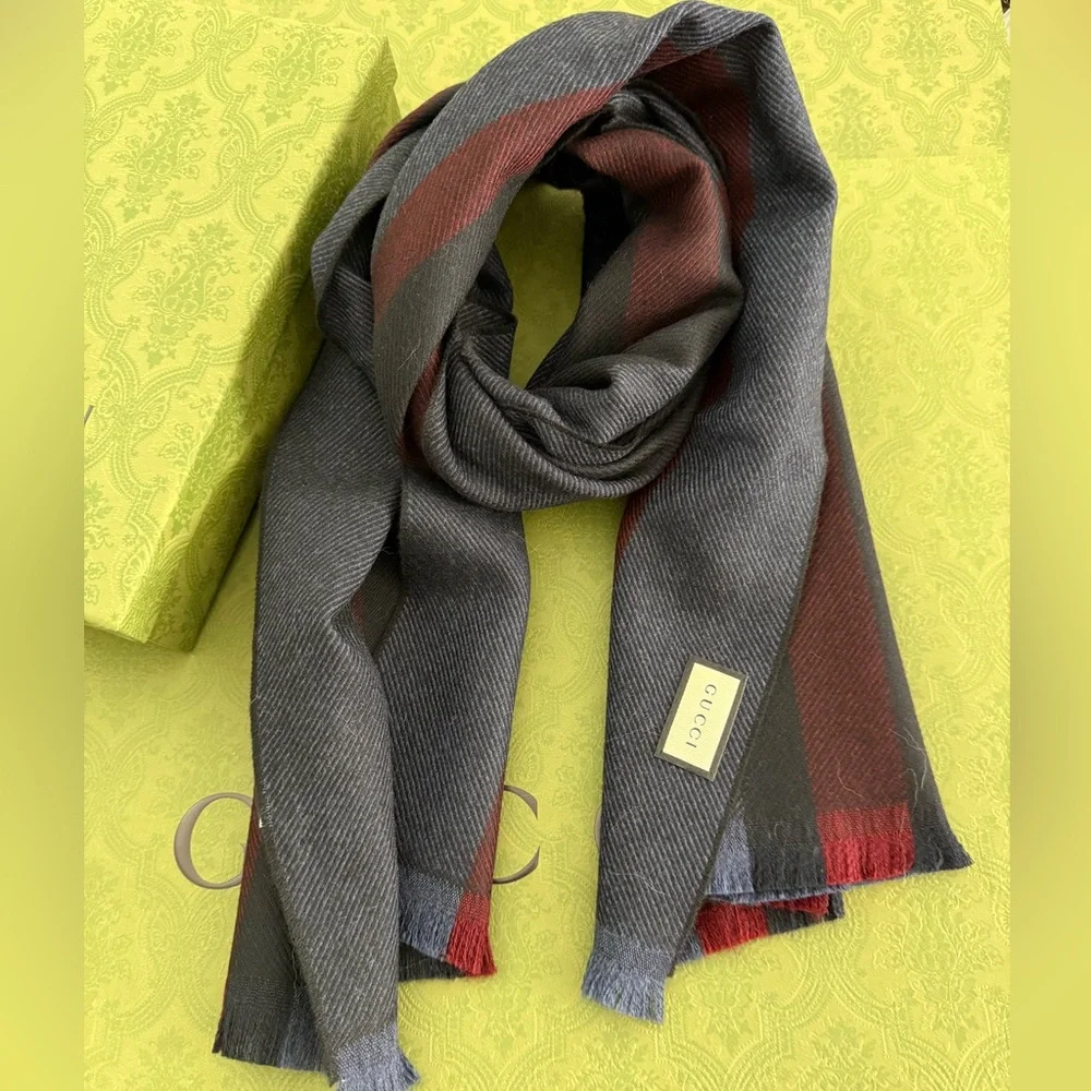 New GUCCI WOOL SCARF/SHAWL💙❤️ - Picture 7 of 10